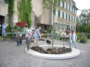 Lindenpflanzung Schloss Grünenstein 019   